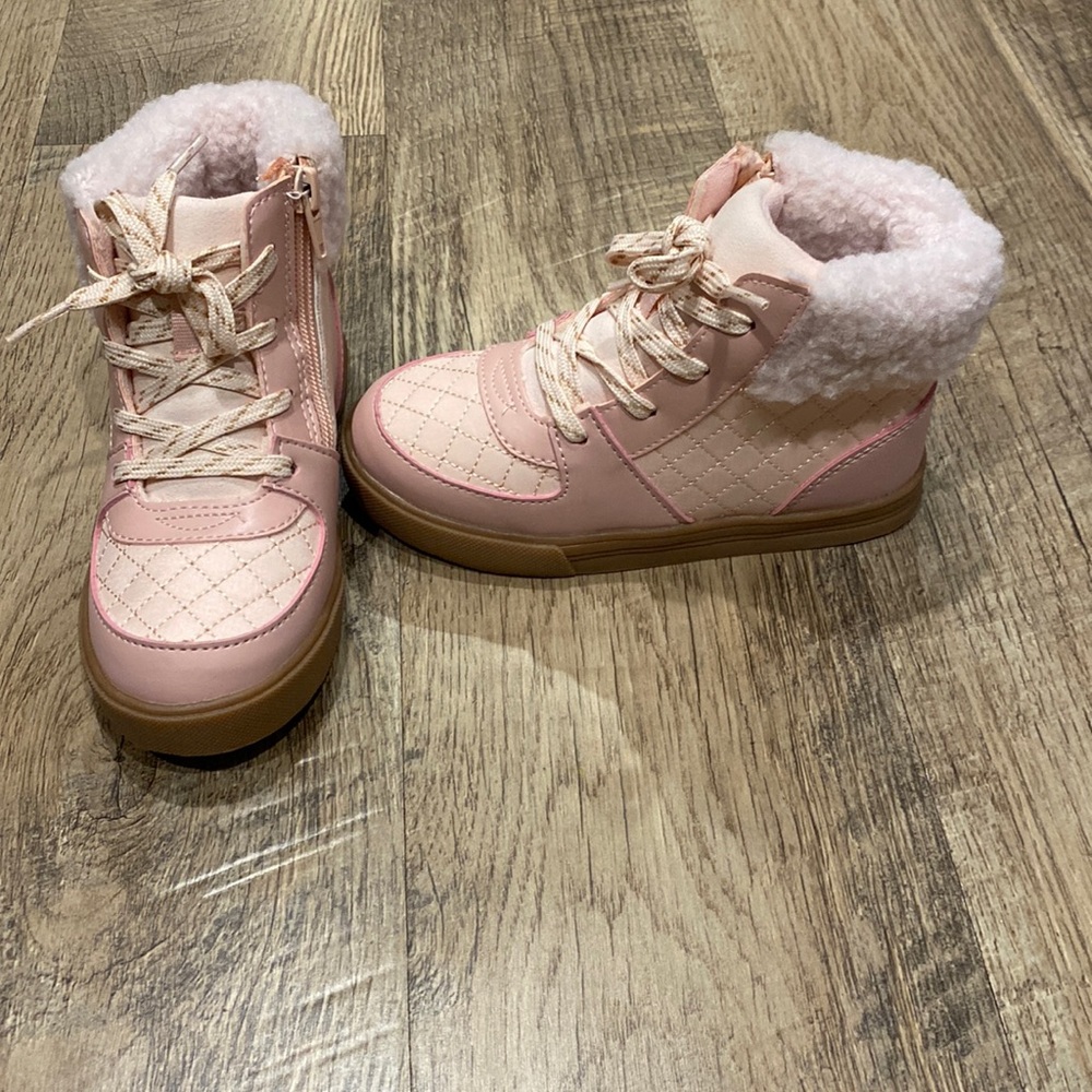 OSHKOSH B’gosh little girls boots size 12. NEW.